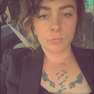 Meet your Posher, Roxanne